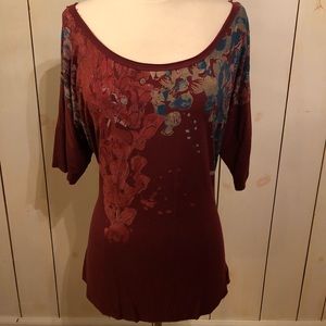 T-shirt in maroon by Language Los Angeles